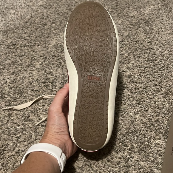 NWT Taos Star Burst in red/tan- size 7 - Picture 6 of 14